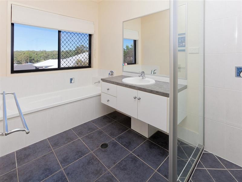 On Lakeside Avenue, Springfield Lakes QLD 4300