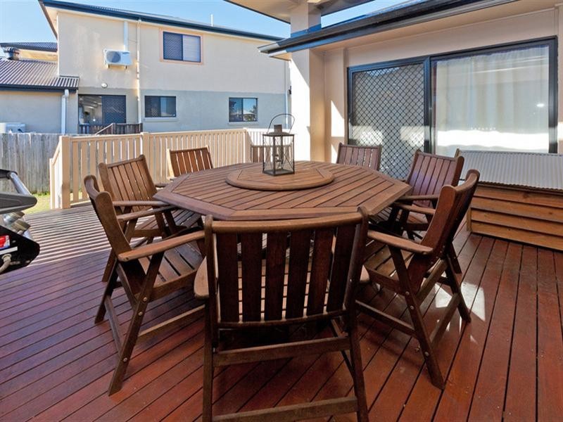 On Lakeside Avenue, Springfield Lakes QLD 4300