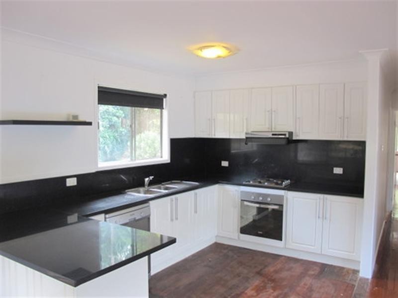 On Hallet Avenue, Camira QLD 4300