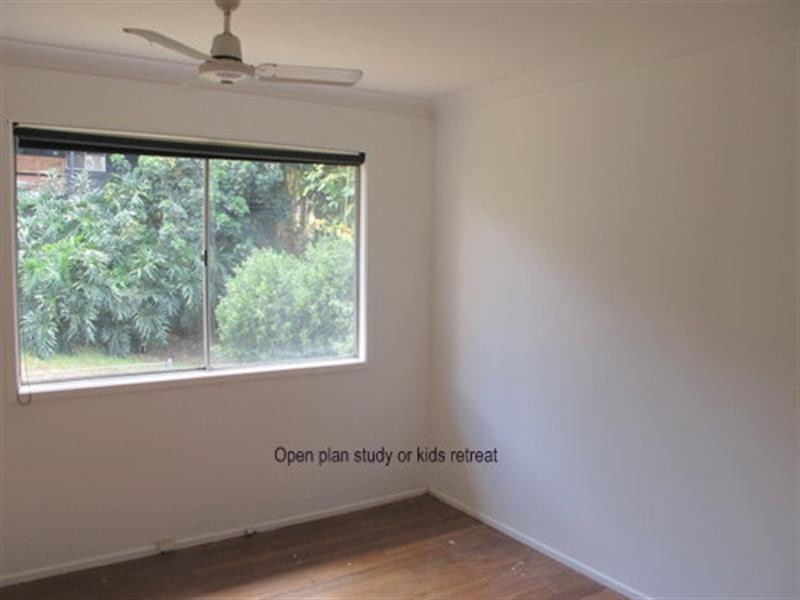 On Hallet Avenue, Camira QLD 4300