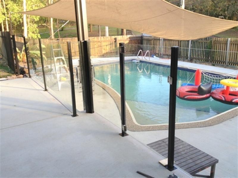 On Hallet Avenue, Camira QLD 4300