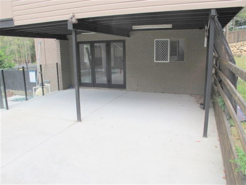 On Hallet Avenue, Camira QLD 4300