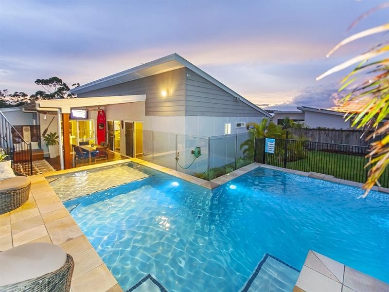 8 Bluebell Place, Brookwater QLD 4300