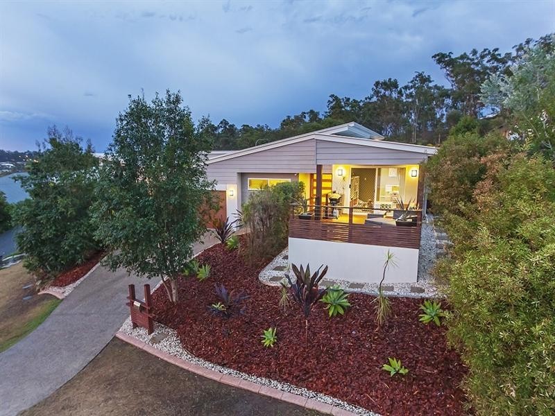 8 Bluebell Place, Brookwater QLD 4300