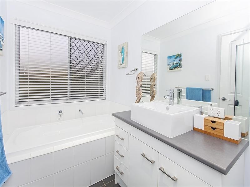8 Bluebell Place, Brookwater QLD 4300