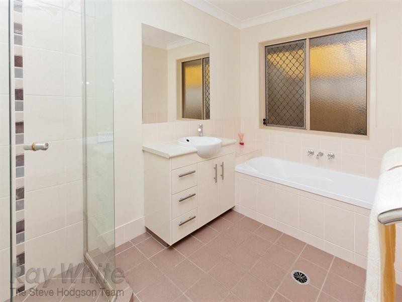 On Lakes Entrance, Springfield Lakes QLD 4300