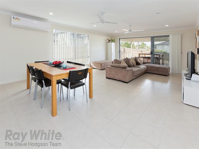 28 Greentrees Terrace, Springfield Lakes QLD 4300