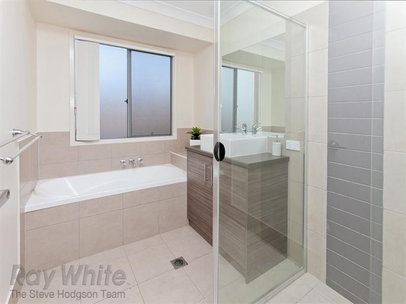 28 Greentrees Terrace, Springfield Lakes QLD 4300