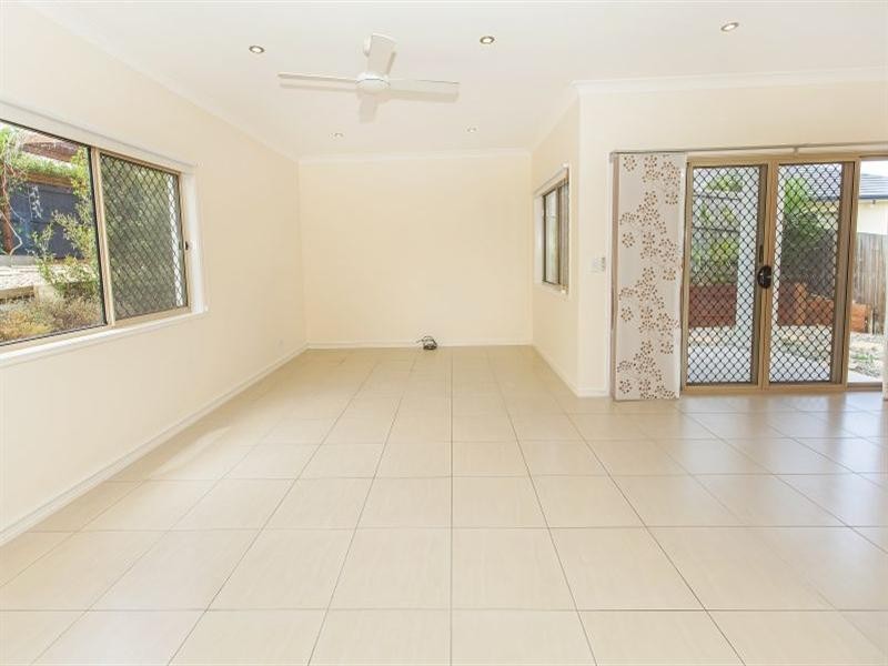 9 Cruiser Close, Springfield Lakes QLD 4300