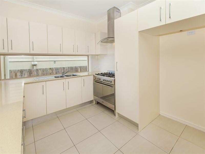 9 Cruiser Close, Springfield Lakes QLD 4300