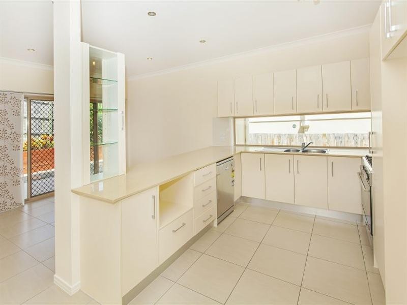 9 Cruiser Close, Springfield Lakes QLD 4300