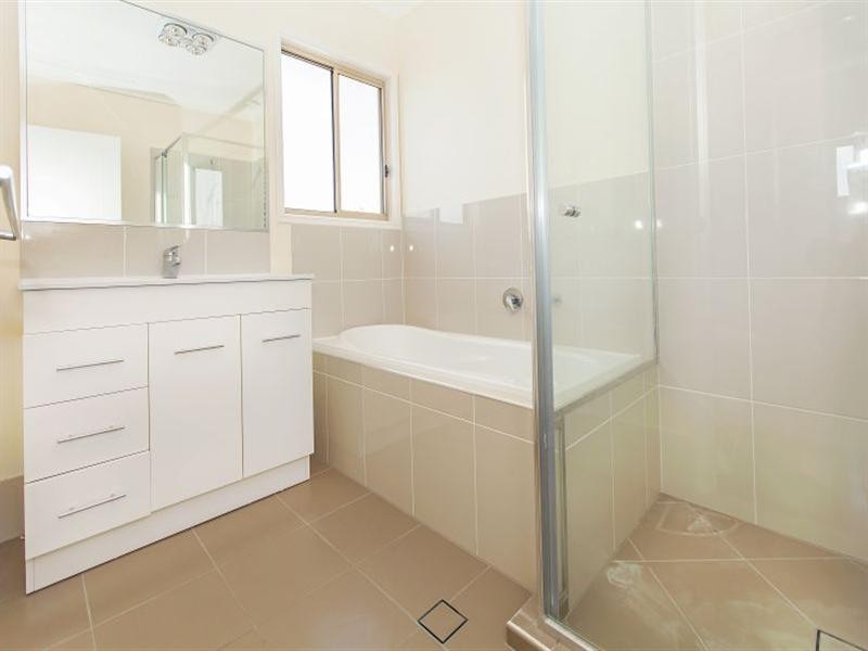 9 Cruiser Close, Springfield Lakes QLD 4300