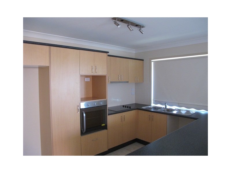 11 Lakes Entrance Drive, Springfield Lakes QLD 4300