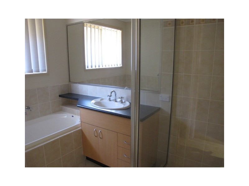 11 Lakes Entrance Drive, Springfield Lakes QLD 4300