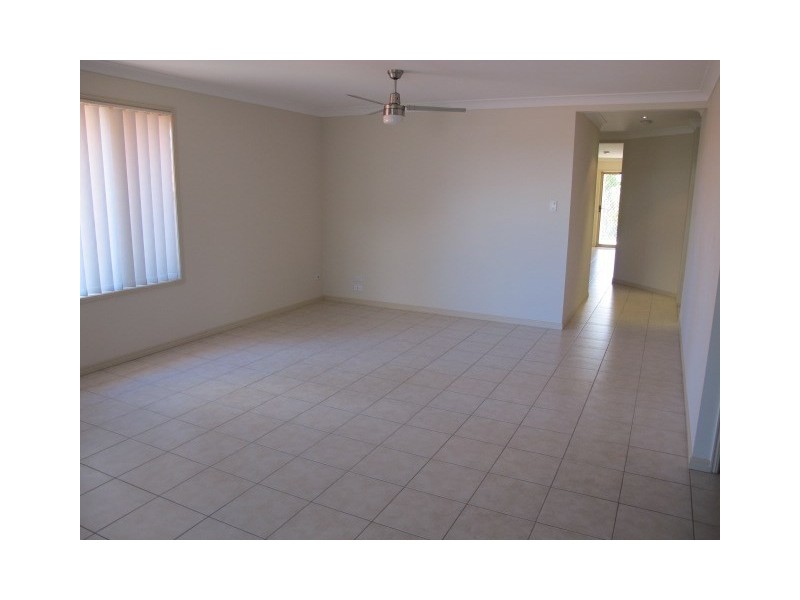 11 Lakes Entrance Drive, Springfield Lakes QLD 4300