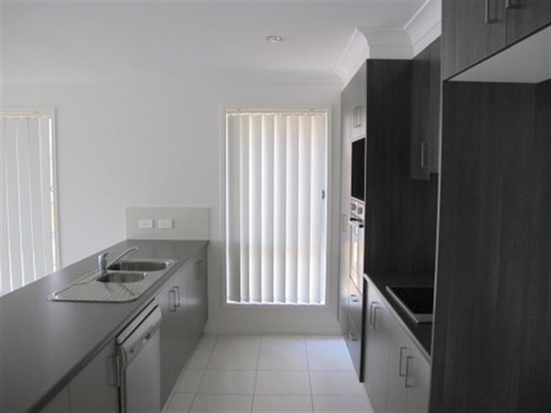 40 Hallvard Crescent, Augustine Heights QLD 4300