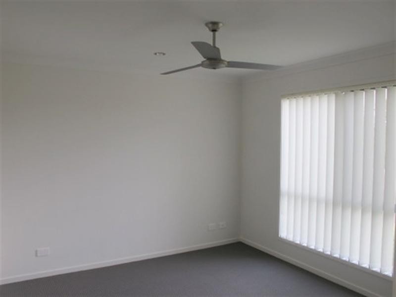 40 Hallvard Crescent, Augustine Heights QLD 4300
