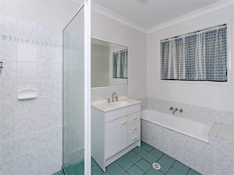 On Crystal Court, Camira QLD 4300