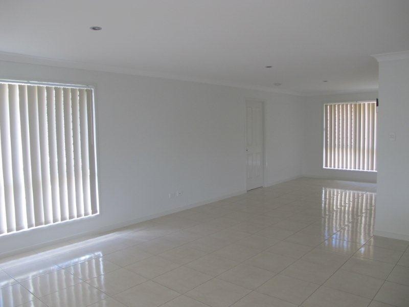 22 Messenger Crescent, Springfield Lakes QLD 4300