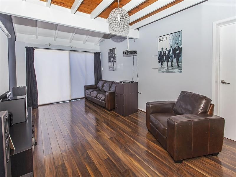 6 Mal Street, Camira QLD 4300