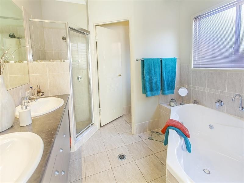 5 Fort Close, Springfield Lakes QLD 4300