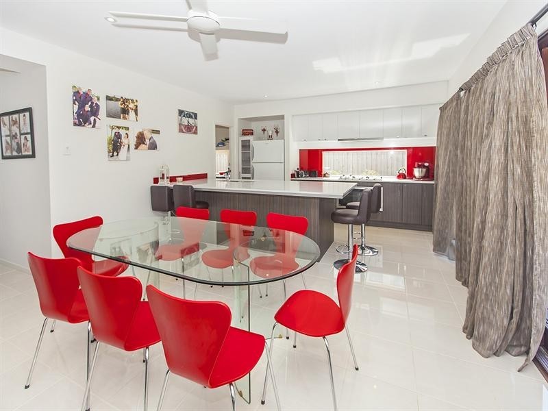 16 Laguna Crescent, Springfield Lakes QLD 4300