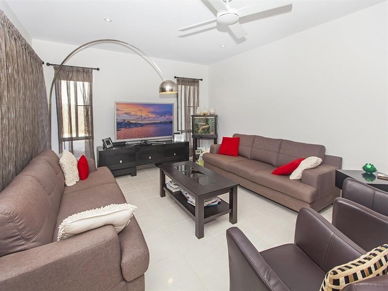 16 Laguna Crescent, Springfield Lakes QLD 4300