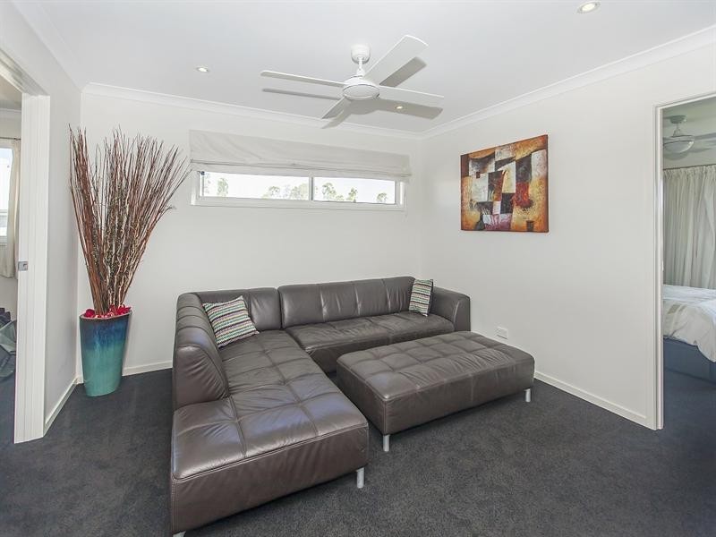 16 Laguna Crescent, Springfield Lakes QLD 4300