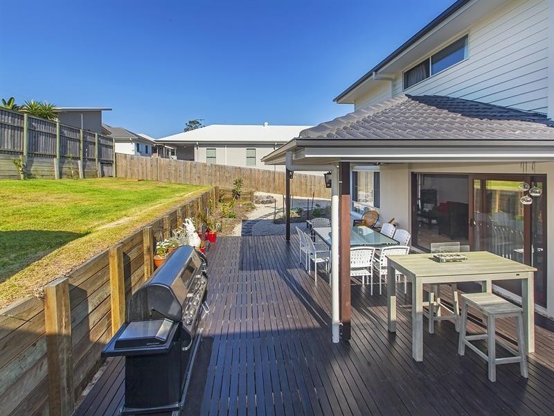 16 Laguna Crescent, Springfield Lakes QLD 4300