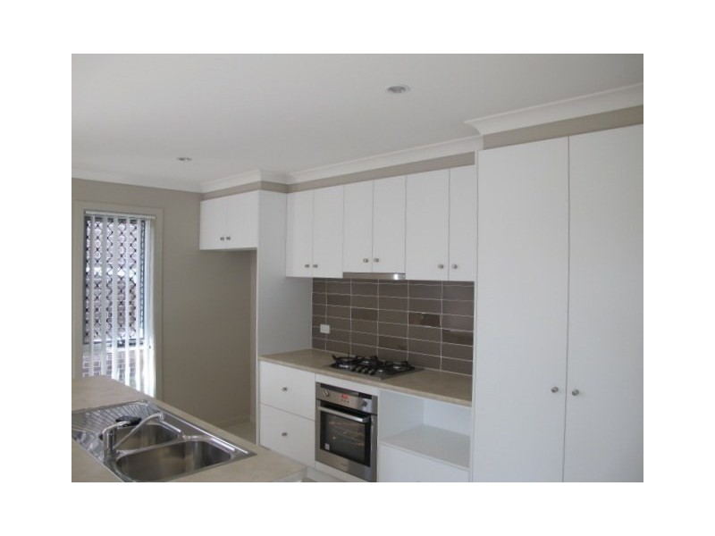 2/8 Lamington Drive, Redbank Plains QLD 4301