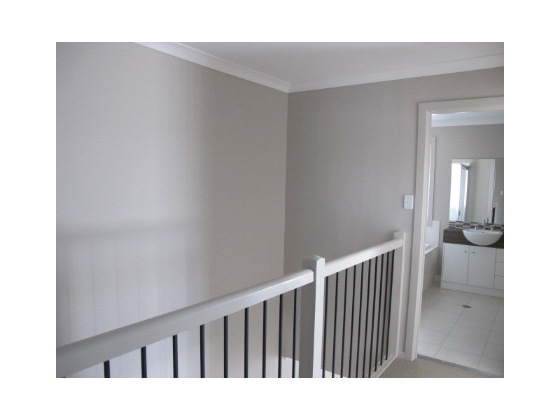 2/8 Lamington Drive, Redbank Plains QLD 4301