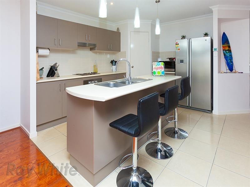 2 Cove Place, Springfield Lakes QLD 4300