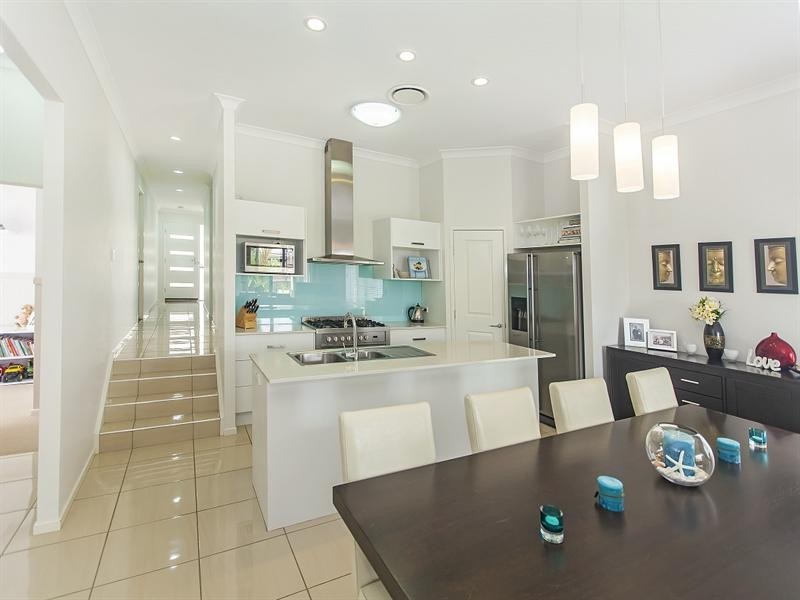 8 Alton Towers Street, Springfield Lakes QLD 4300