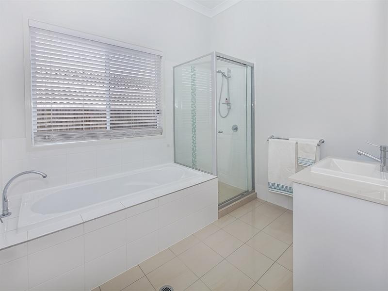 8 Alton Towers Street, Springfield Lakes QLD 4300