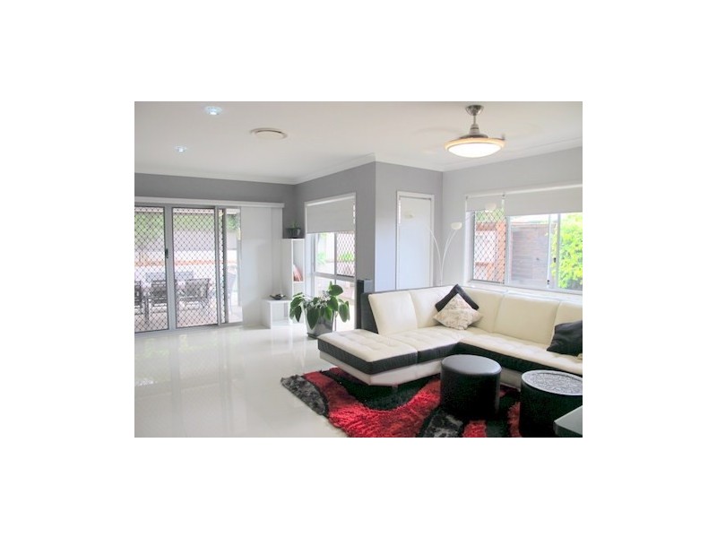 1 Bluebell Place, Brookwater QLD 4300