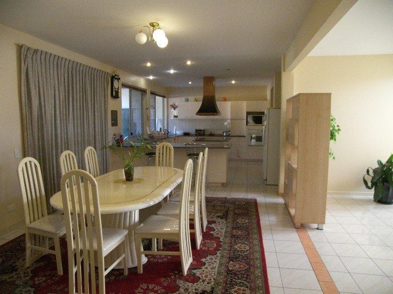 6 Santolina Place, Sinnamon Park QLD 4073