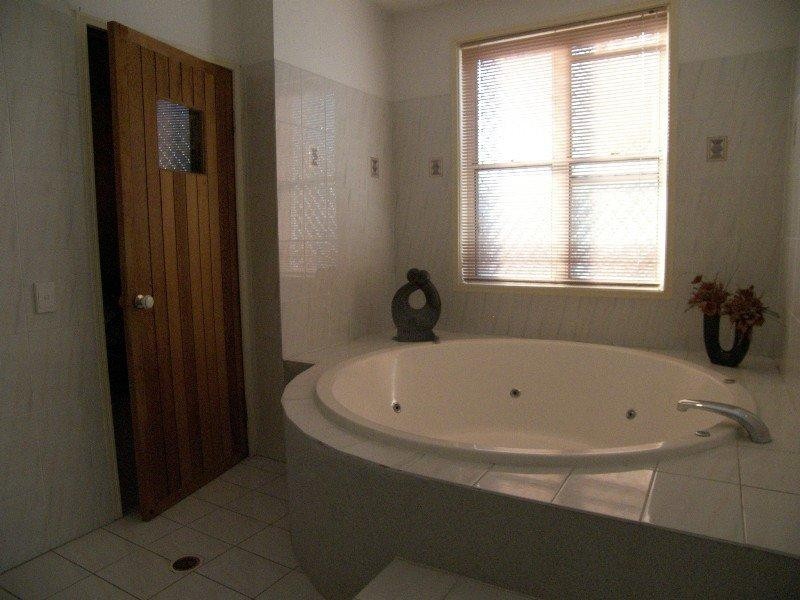 6 Santolina Place, Sinnamon Park QLD 4073