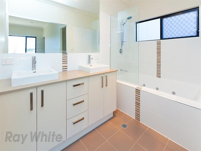 24 Brock Drive, Springfield Lakes QLD 4300