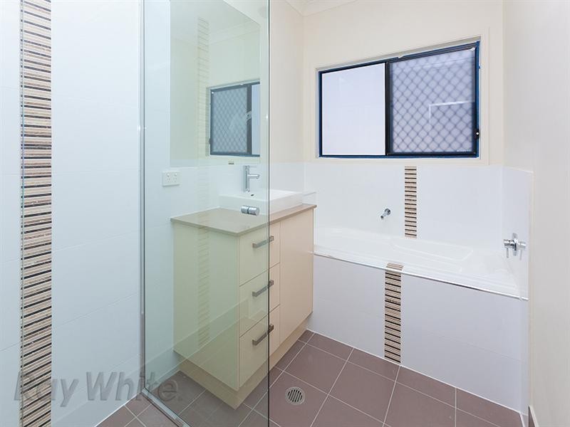 24 Brock Drive, Springfield Lakes QLD 4300