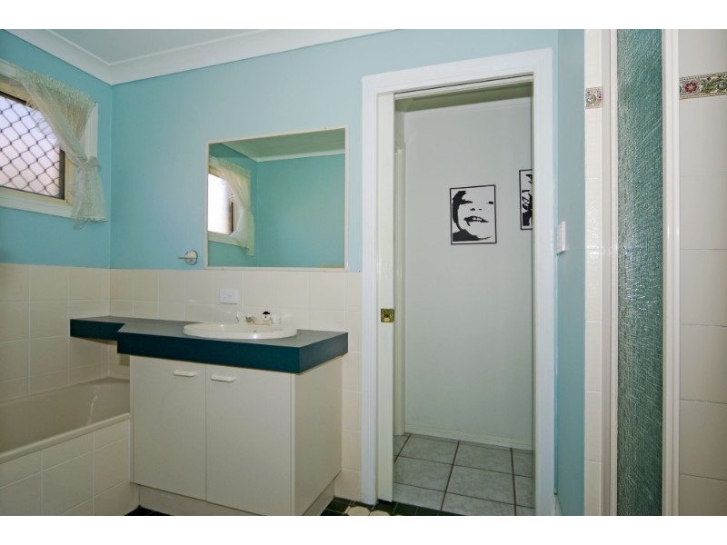 28 Ravenswood La, Springfield QLD 4300