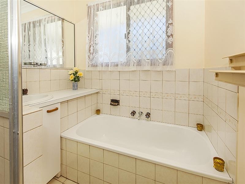 342 Old Logan Road, Camira QLD 4300