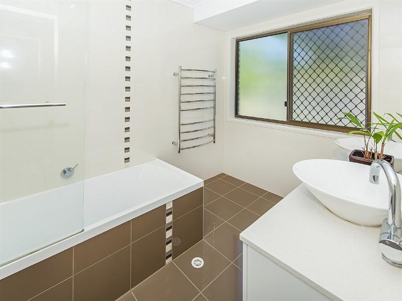 4 Pitman Court, Camira QLD 4300