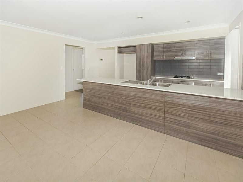 28 Greentrees Terrace, Springfield Lakes QLD 4300