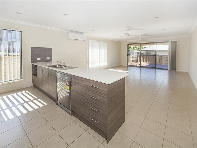 28 Greentrees Terrace, Springfield Lakes QLD 4300