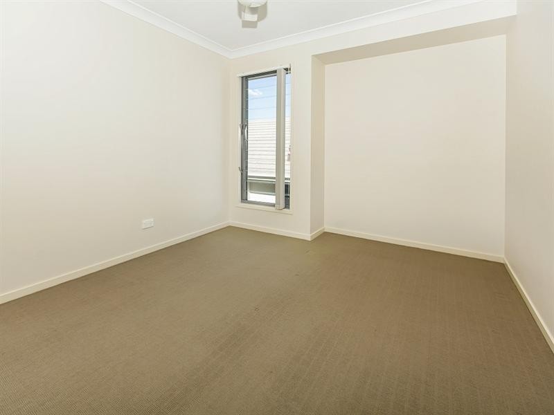 28 Greentrees Terrace, Springfield Lakes QLD 4300