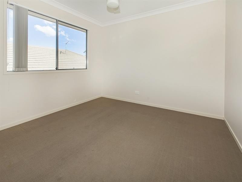 28 Greentrees Terrace, Springfield Lakes QLD 4300