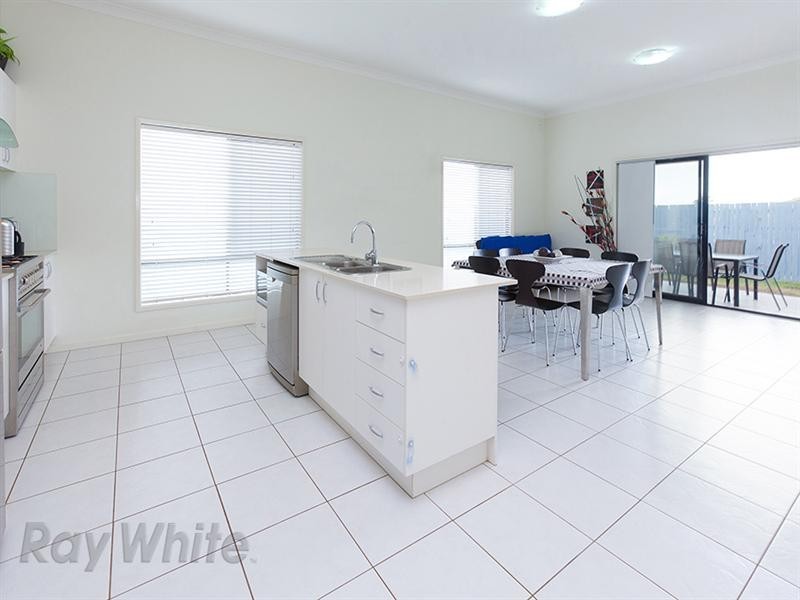 24 Hyde Avenue, Springfield Lakes QLD 4300