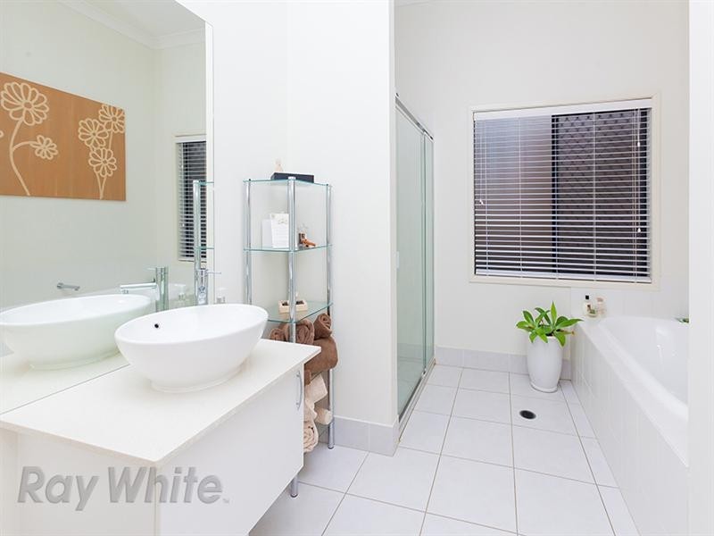 24 Hyde Avenue, Springfield Lakes QLD 4300