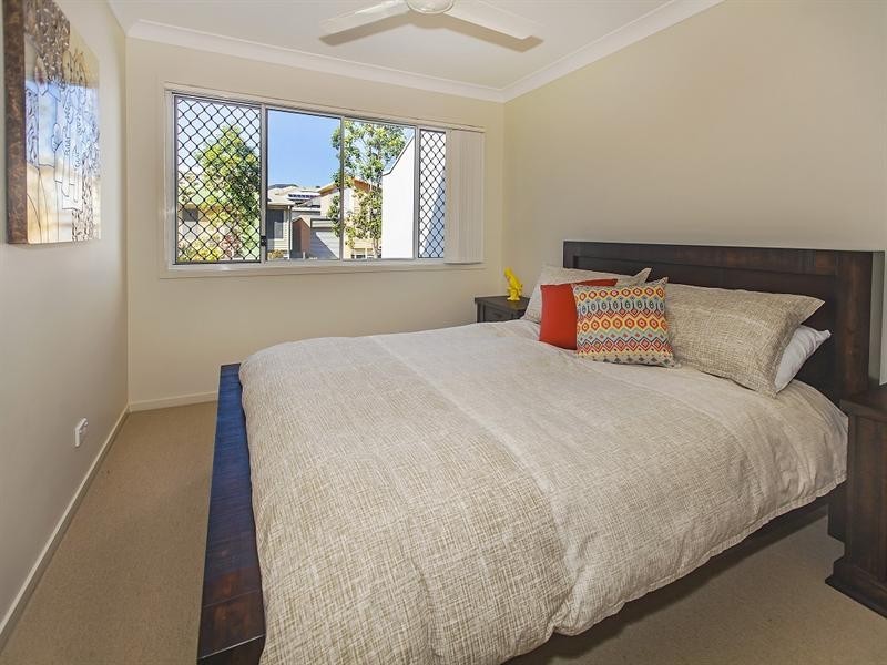 13 Periwinkle Lane, Springfield Lakes QLD 4300