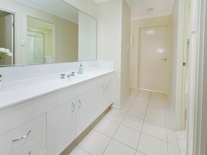 13 Periwinkle Lane, Springfield Lakes QLD 4300